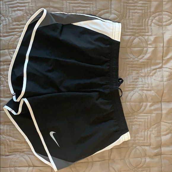Nike shorts - Picture 1 of 3